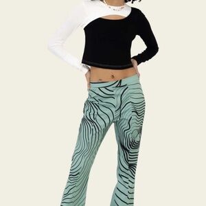 FIND ME NOW leo yin yang top in black/white